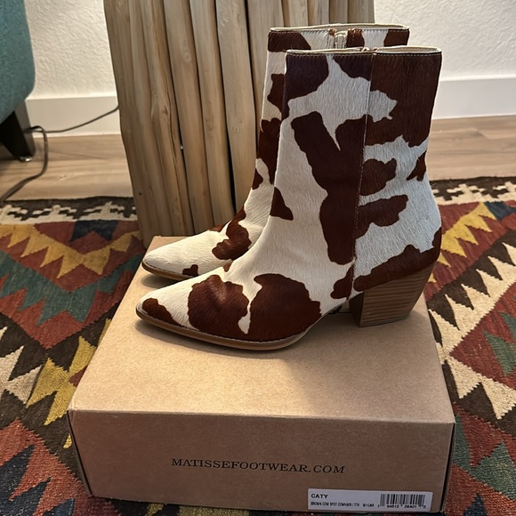 Matisse Brown and White Ankle Boots - Picture 2 of 7